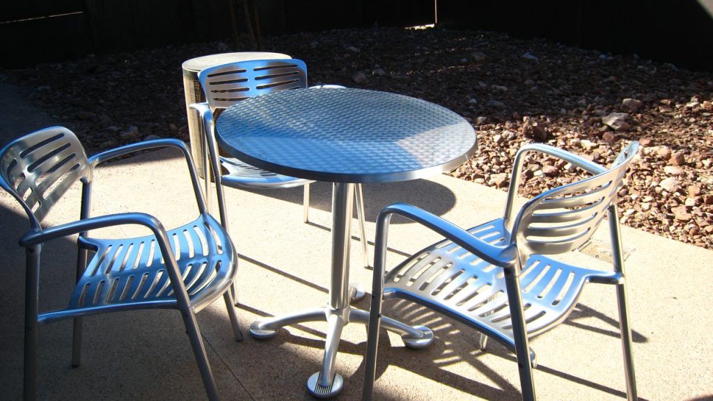 How to Fix Aluminum Patio Furniture